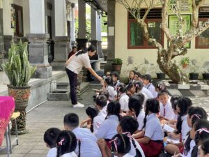 Antusiasme Siswa Menjawab Pertanyaan dari Narasumber (Dok SD No. 4 Sading)